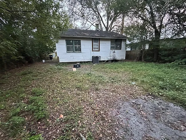 3033 Thomas St — Photo 3