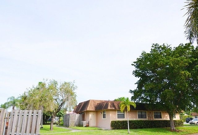 2/2 waterfront villa