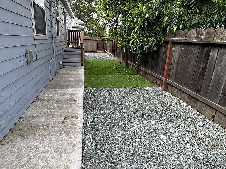 515 E Walnut St — Photo 16