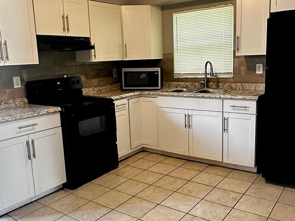 1st image of 1702 Birchwood Cir APT 2
