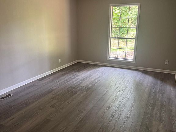 4th image of 627 Scott Dr