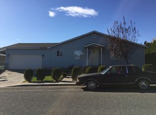 1221 Orchard Ave, Sunnyside, WA 98944