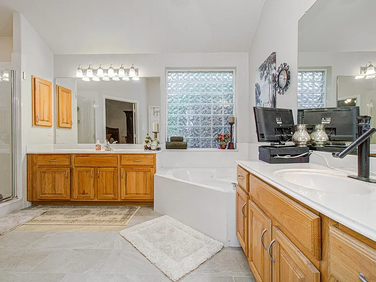 17611 Emerald Garden Ln — Photo 33