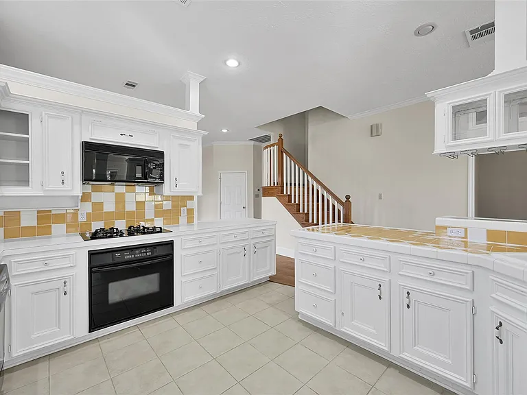 28 Waters Edge St — Photo 5