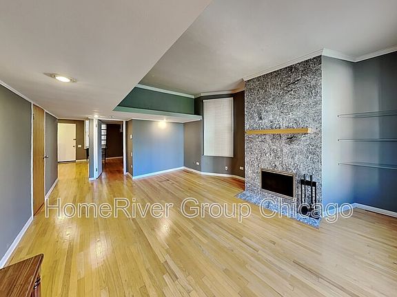 3rd image of 1039 N Lasalle St APT 8