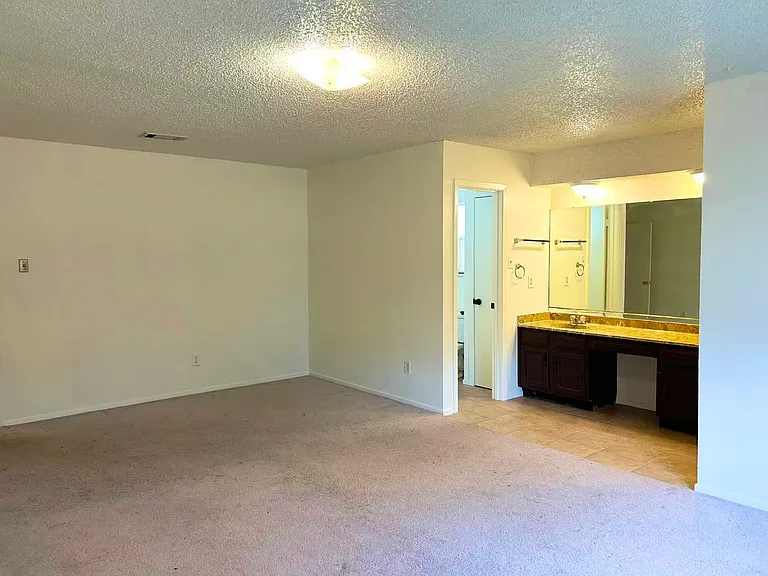 11305 Blackmoor Dr — Photo 40