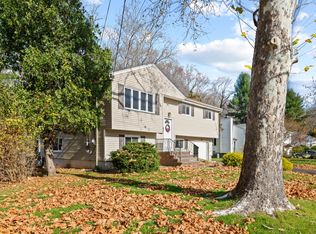 87 Primrose Ln, Closter, NJ 07624