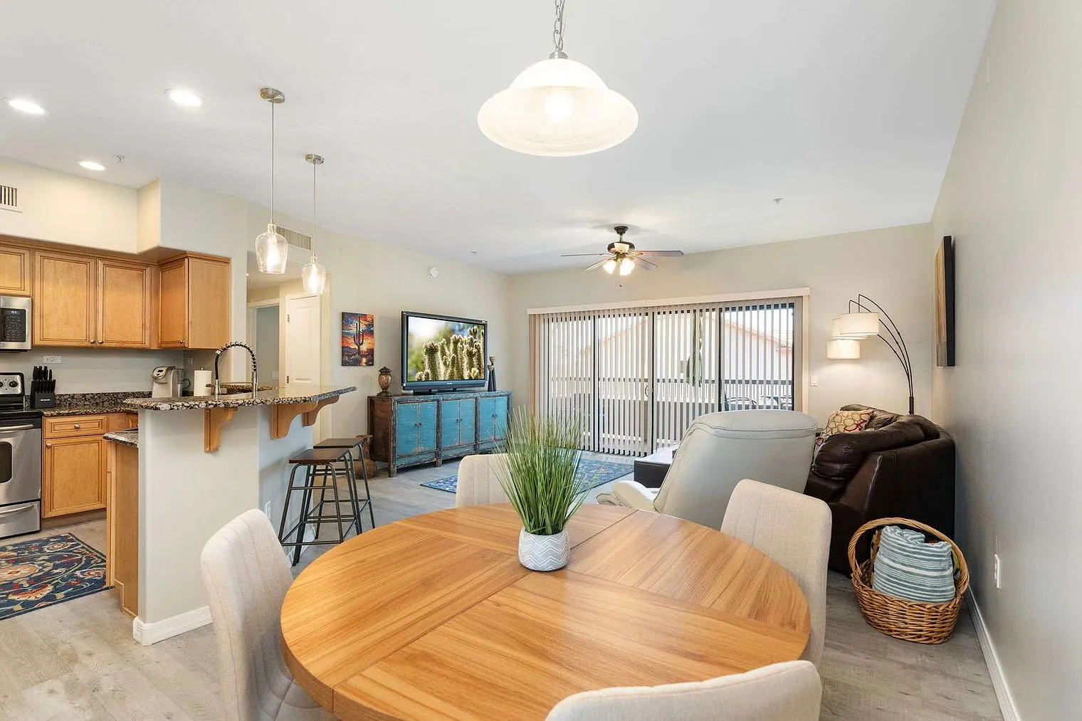 2 bed, 2.0 bath, 1237 sqft, $2,748 — Photo 3