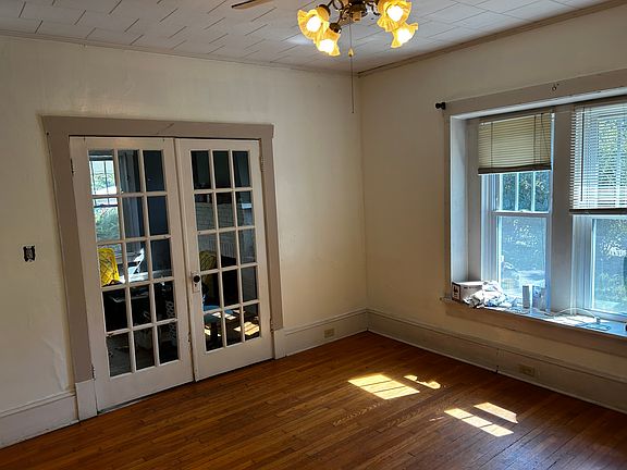 5th image of 965 W Main St