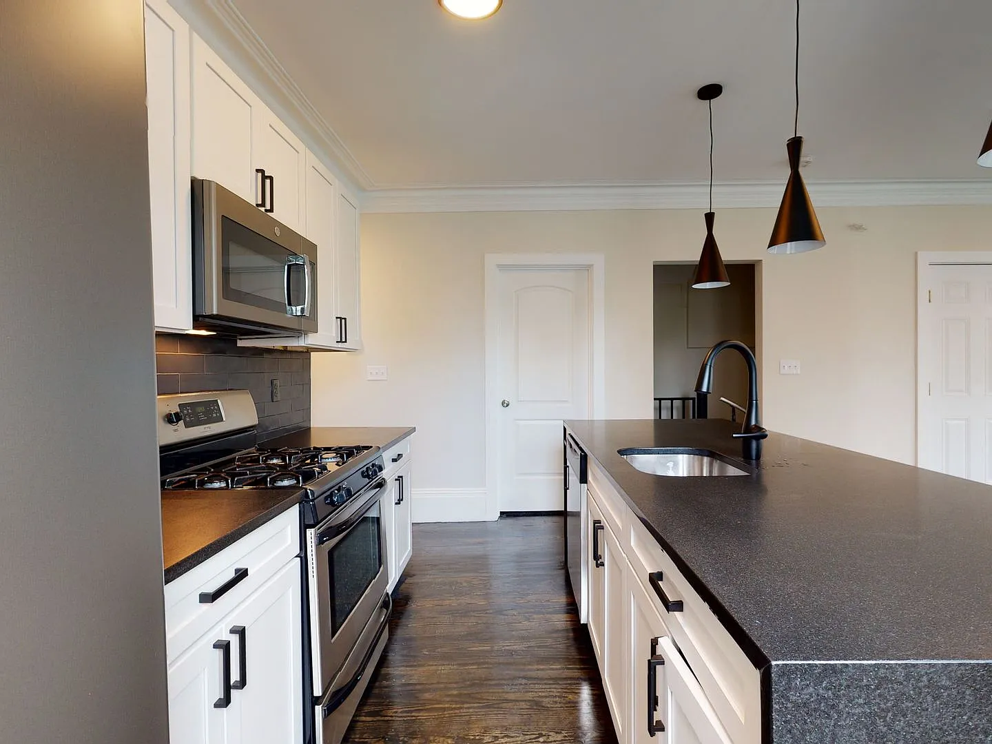 Modern Student Apartment; Great Location! — Photo 4