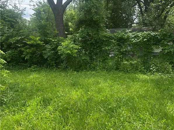 308 E 2nd St, Pomona, KS 66076
