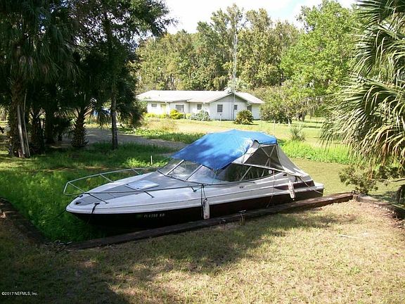Sea wall can accommodate 27 ft boat
