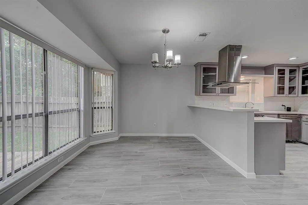 4 bed, 2.5 bath, 1960 sqft, $2,400 — Photo 4
