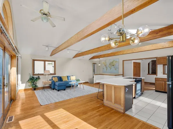 32 Brayton Rd, Brighton, MA 02135