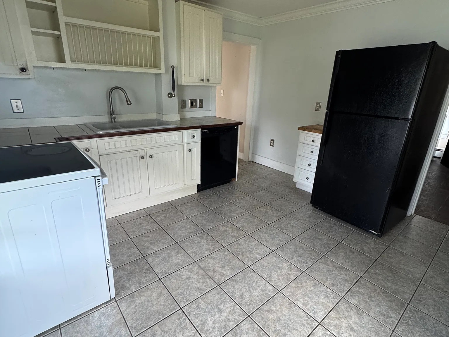 3 bed, 2045 sqft, $2,450 — Photo 3