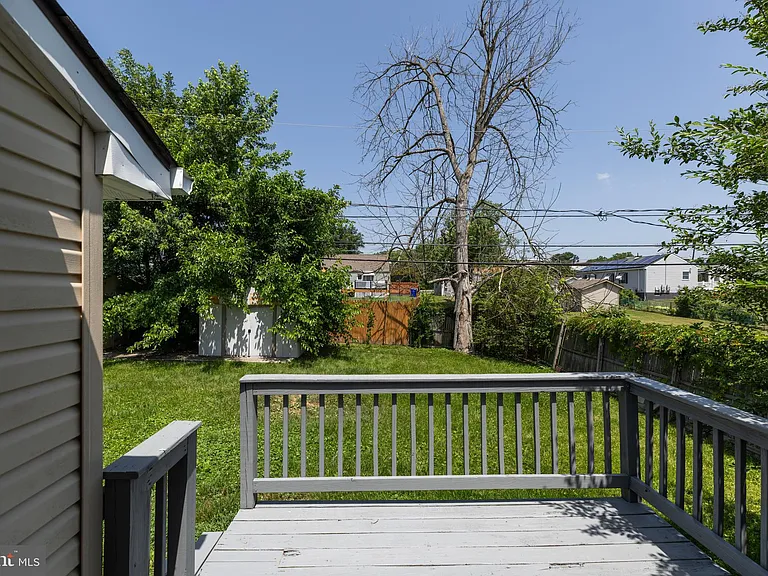 6013 Madeline Dr — Photo 32