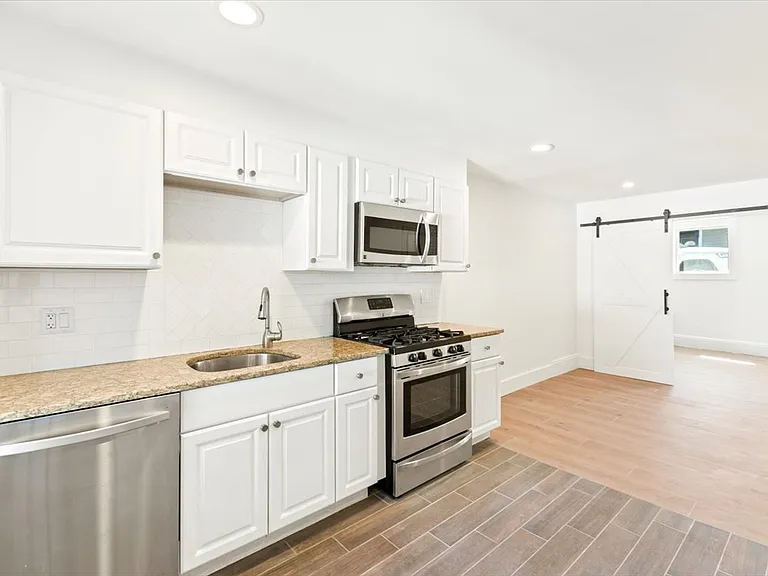 301 Bunker Hill St #1 — Photo 1