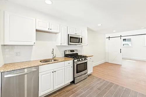 301 Bunker Hill St #1 Photo 1 301 Bunker Hill St #1 Photo 1