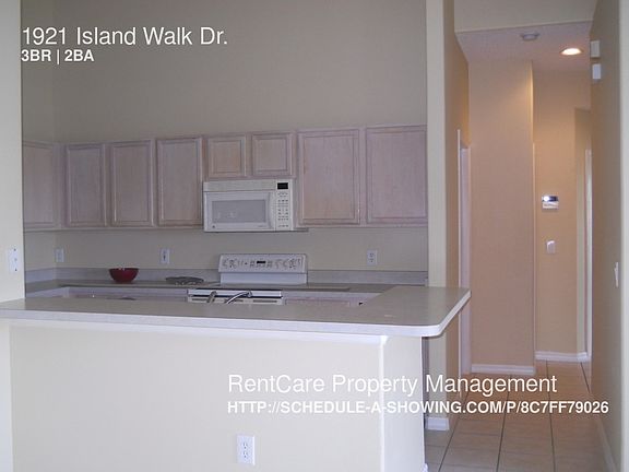 3rd image of 1921 Island Walk Dr
