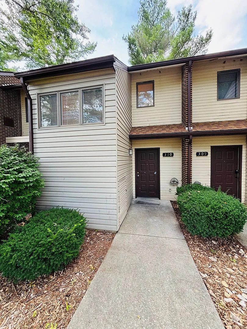3 Bedroom 2.5 Bath Townhouse — Photo 1