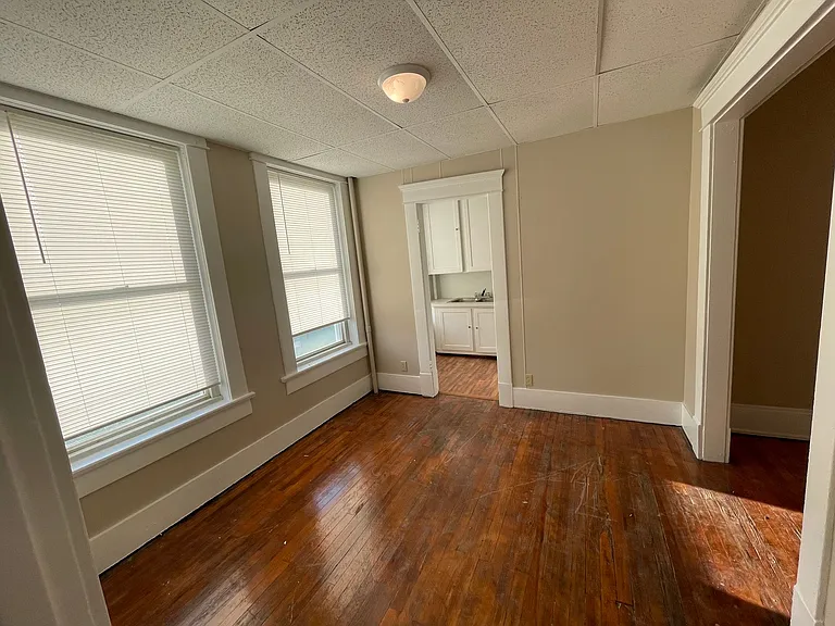 Karlton Apartments — Photo 8