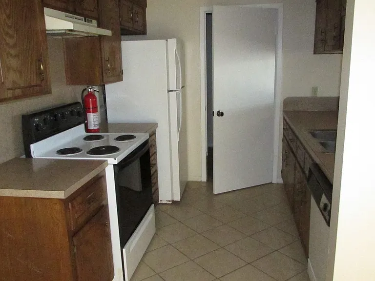 3008 Chaucer Dr — Photo 6