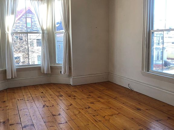 Living room - lots of sun