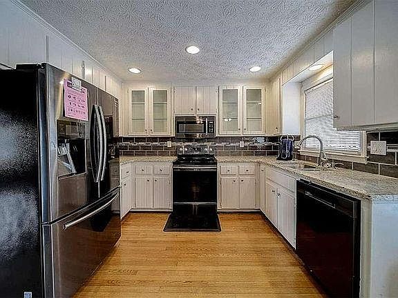 5th image of 2233 Blenheim Ct