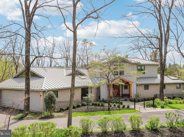 20 Woodhill Rd, Newtown, PA 18940