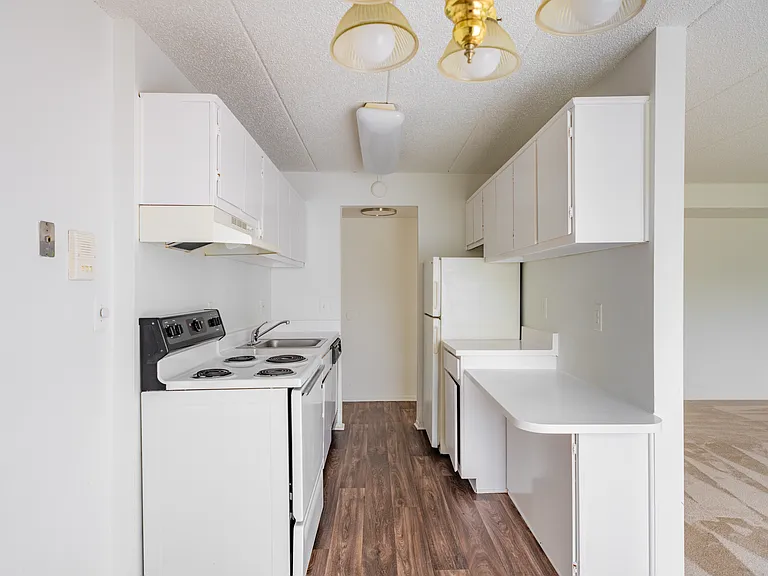 Riverside Village Apartments — Photo 53