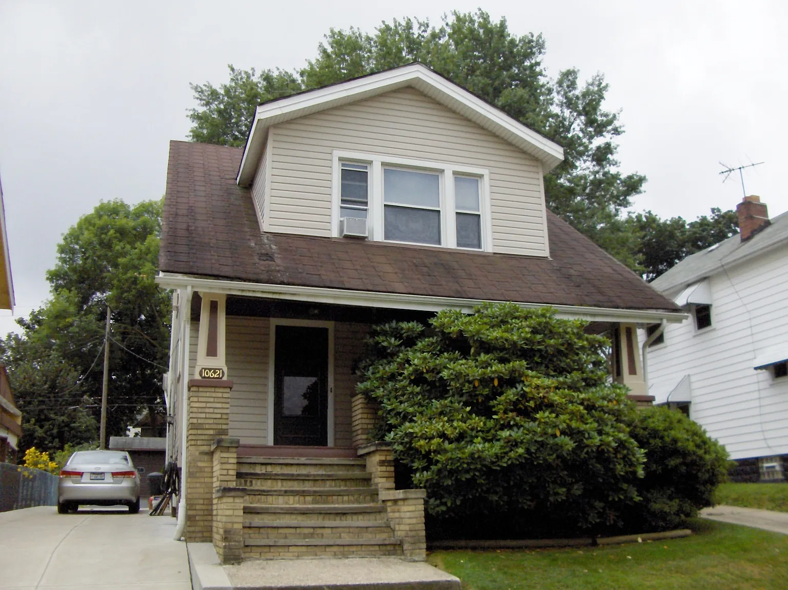 10621 Fidelity Ave photo 1