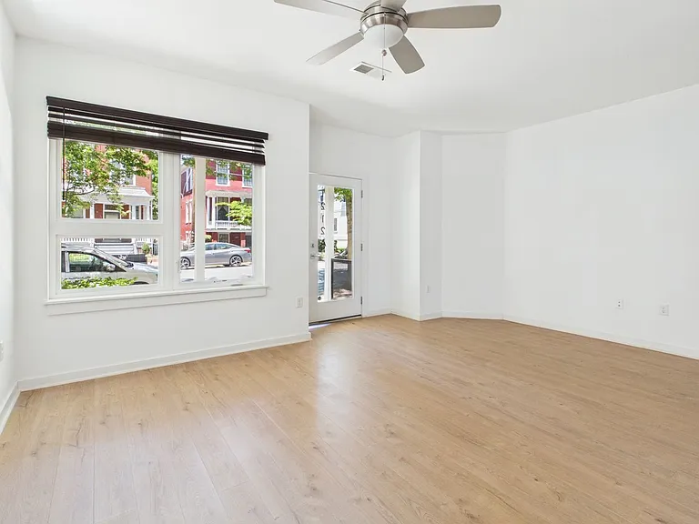 1212 Porter St #A — Photo 7