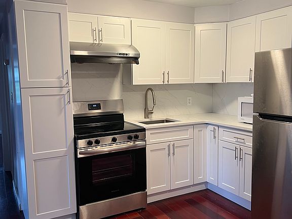 3rd image of 61 Fireplace Ln