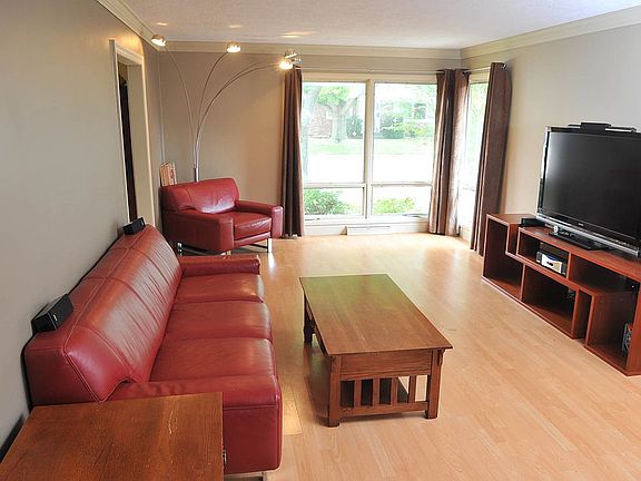 3 lg win, laminate floor