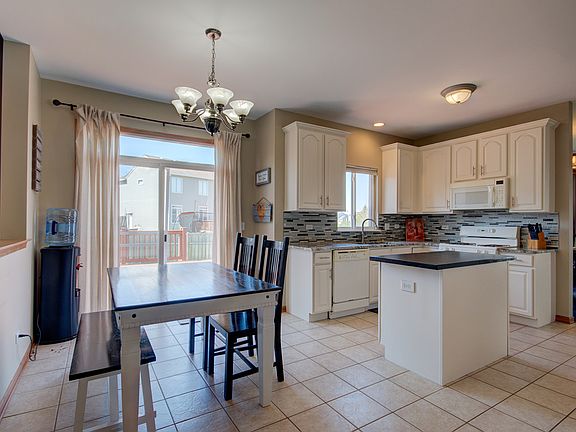 3rd image of 6808 Sahara Dr