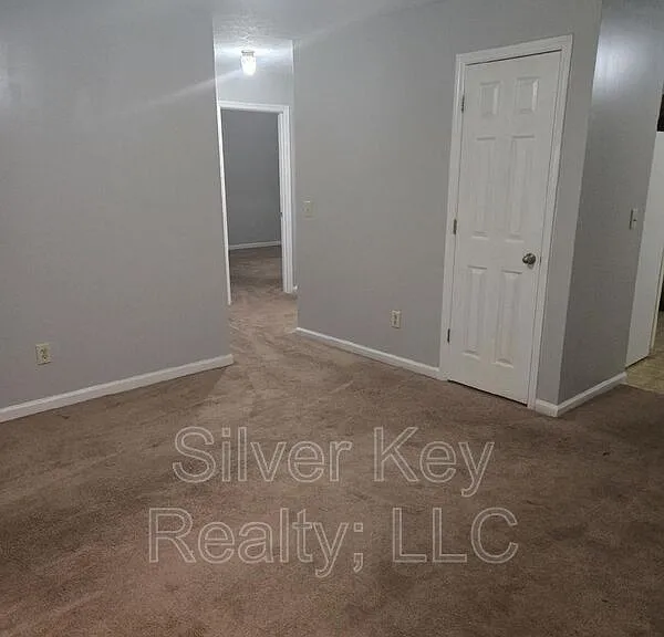 408 & 410 Oklahoma St #E — Photo 3