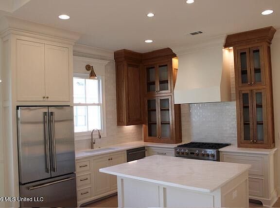 5th image of 457 Bancroft Ave