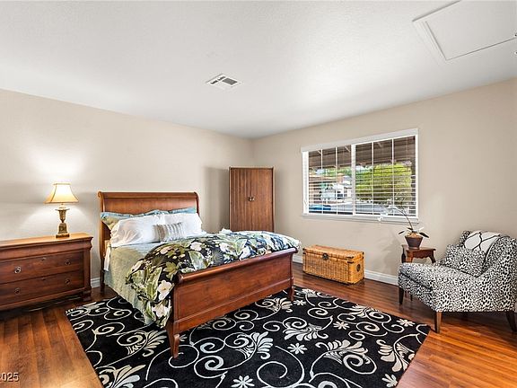 4th image of 708 Langtry Dr