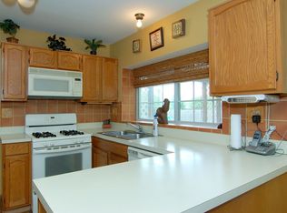 3123 Gresham Ln W, Aurora, IL 60504