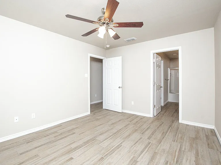 2551 Leroy Ln #B — Photo 15
