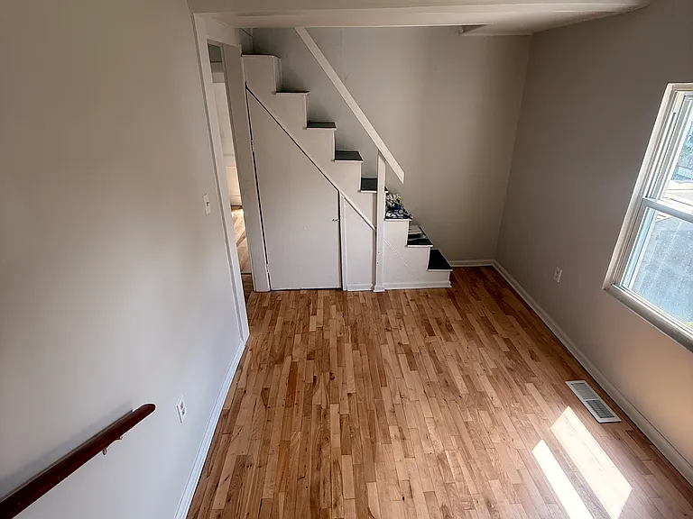 21 Avenue A — Photo 8