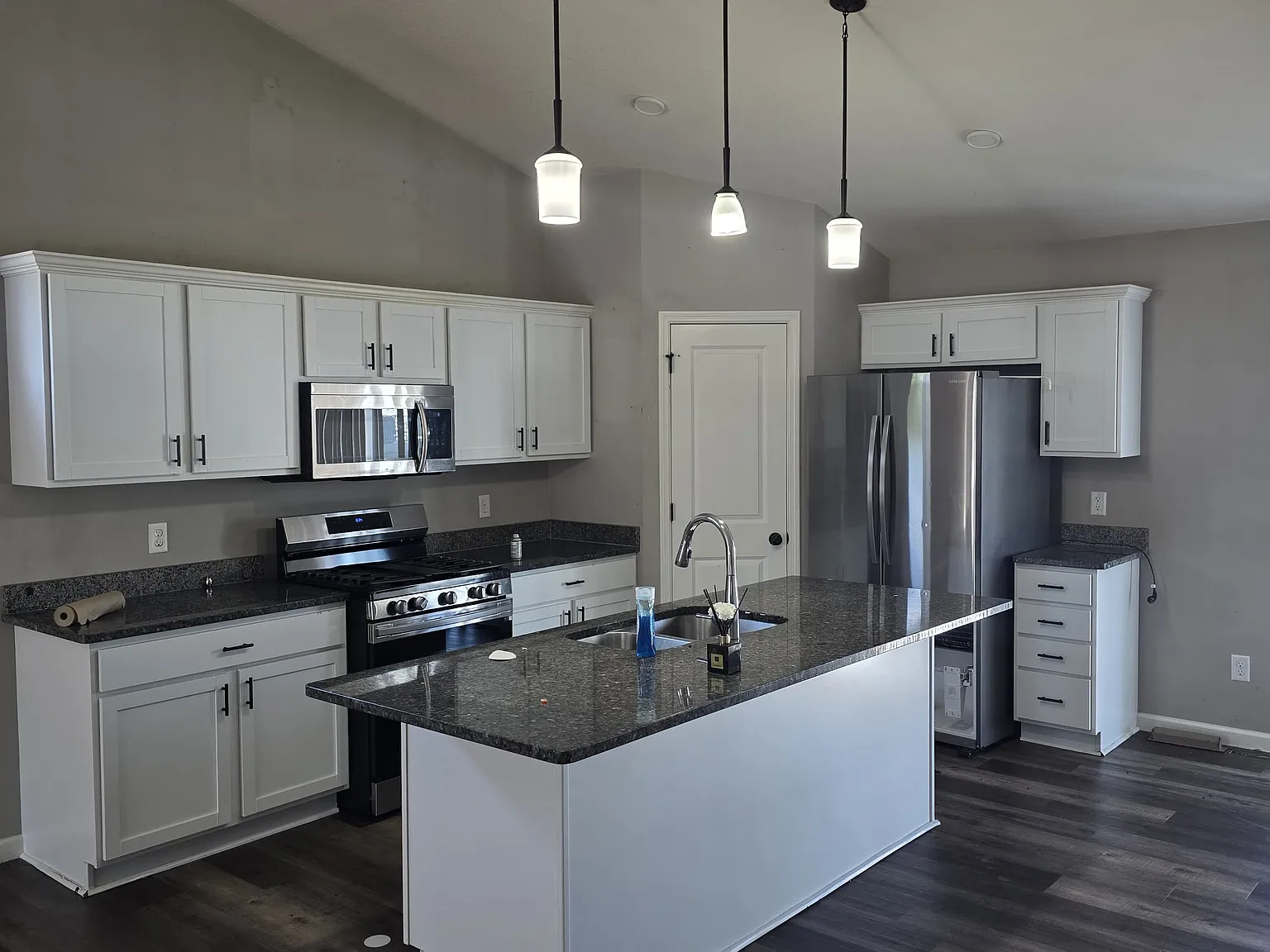 5 bed, $1,100 — Photo 4