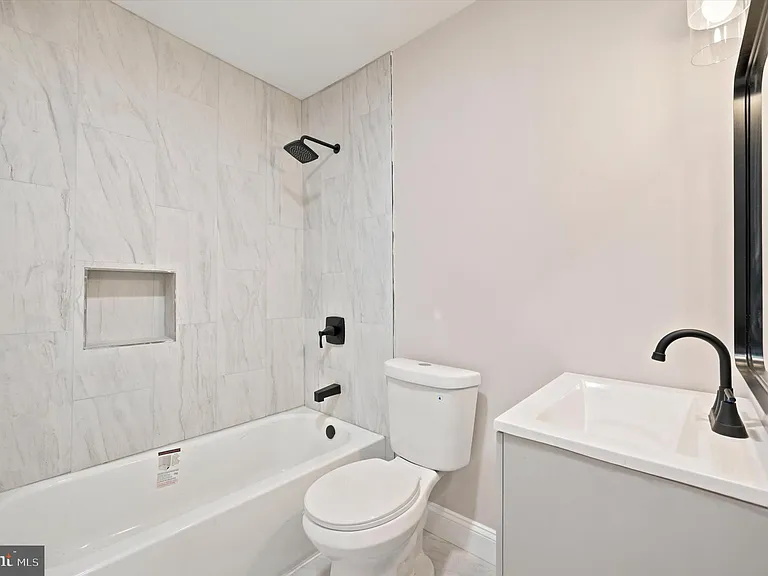 914 E Stafford St — Photo 13