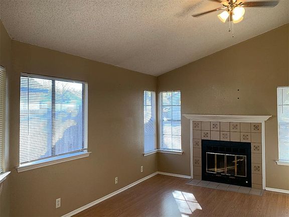 5th image of 909 Meadowcreek Dr