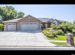 2206 E Country Oaks Dr, Layton, UT 84040