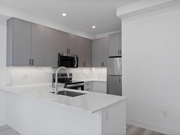 587 Oakwood Ave — Photo 90