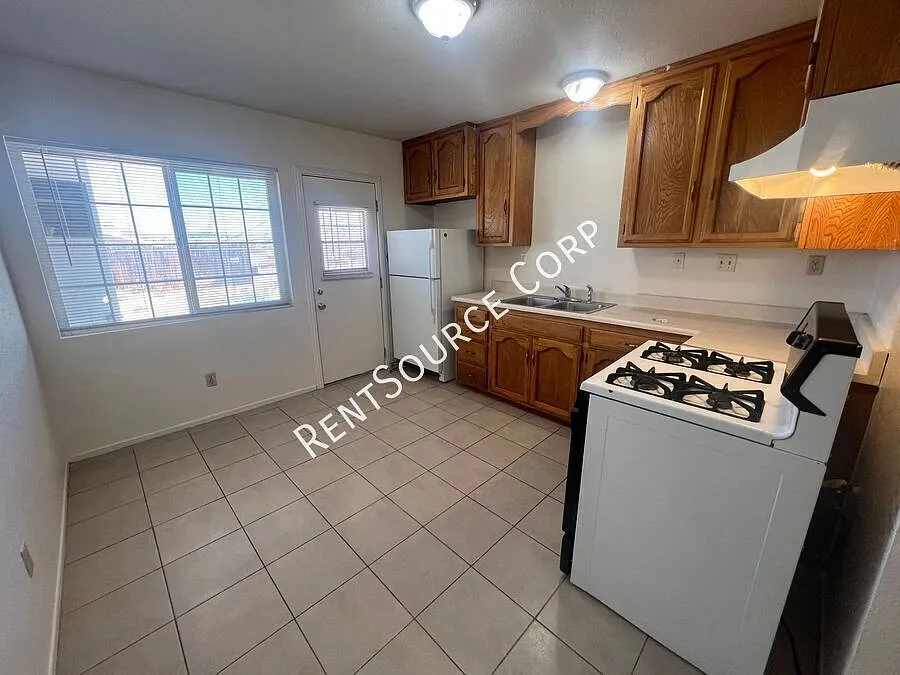 2 Bedroom Duplex for Rent in Barstow — Photo 4