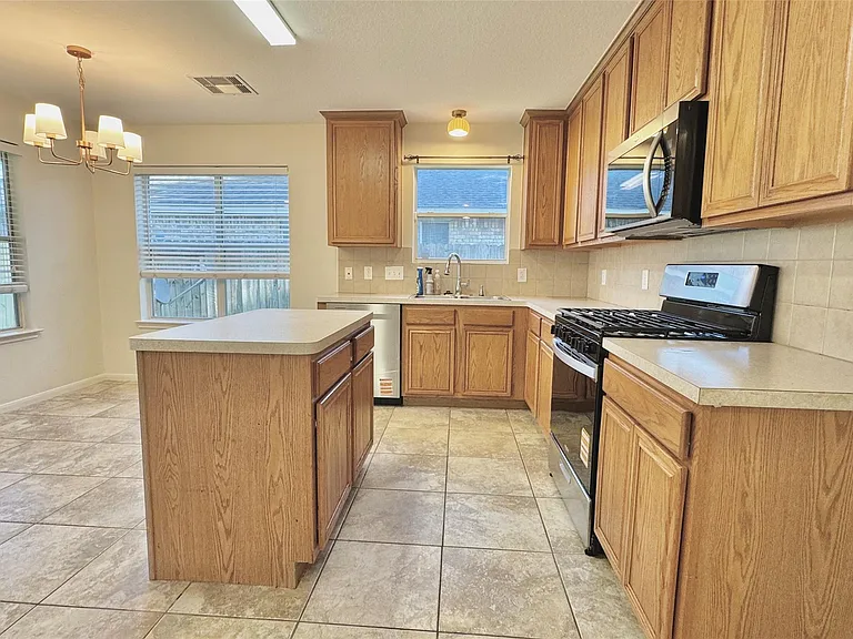 5906 Llano Creek Dr — Photo 10