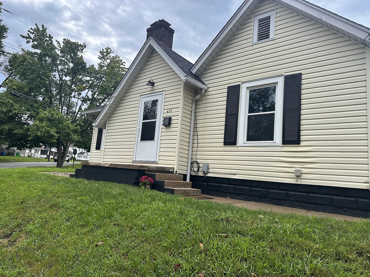 478 Lloyd St — Photo 2