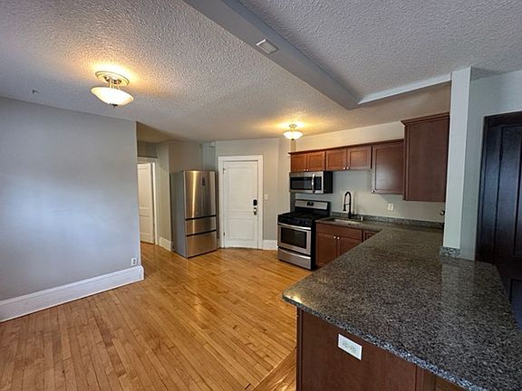 2nd image of 422 Pierce St N APT 1